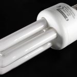 Wat zijn de gevaren van een kapotte spaarlamp?